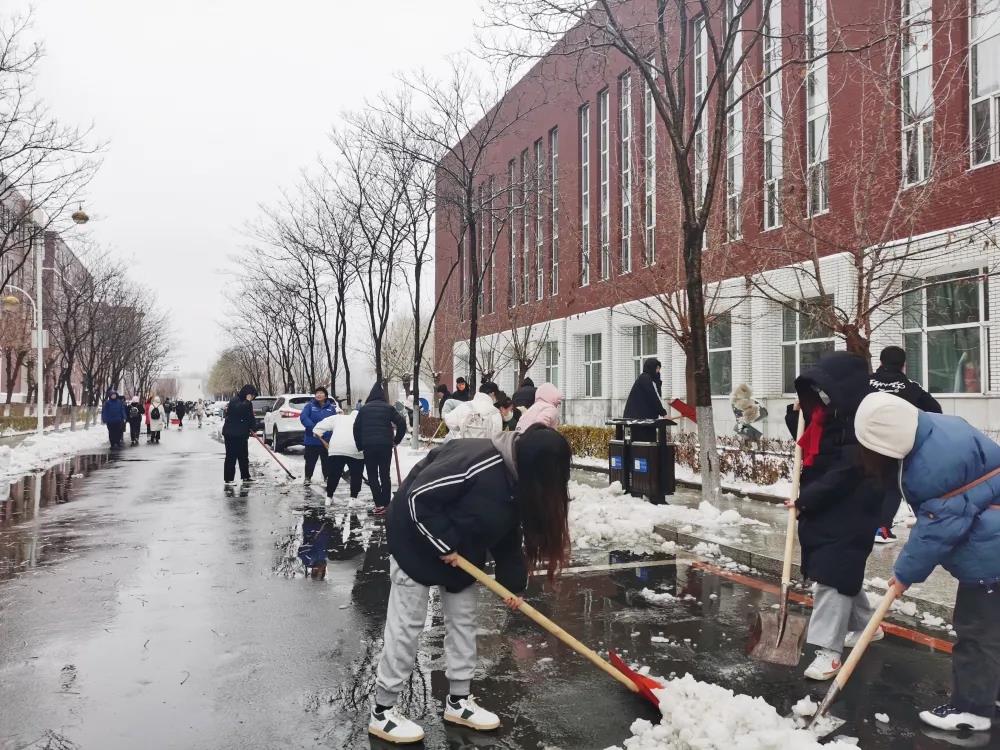 扫雪除冰||社会福祉学院青马协会参加扫雪活动